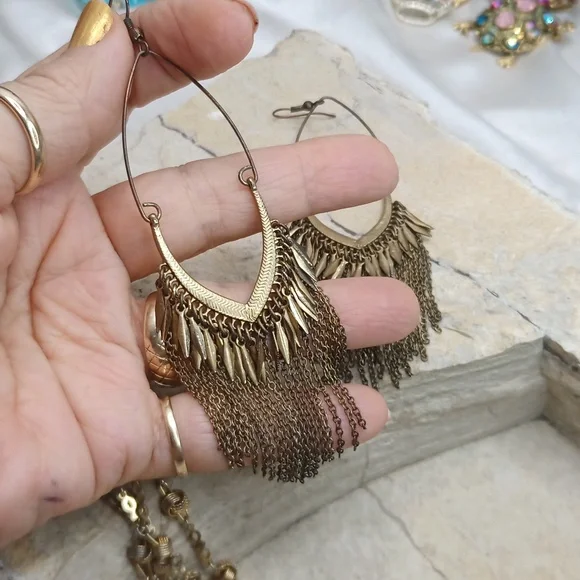 Bundle of earrings and necklace gold tone - Picture 5 of 7